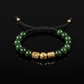 Pulsera Macramé Jade Verde con Pepitas Oro 18K fondo negro